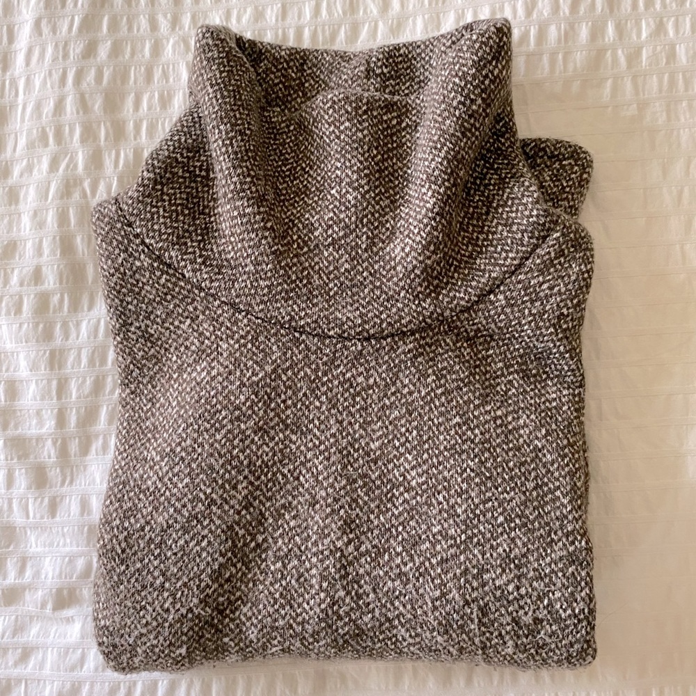 Columbia Fleece Turtleneck. Size L